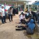 Korban kecelakaan tiga sepeda motor mendapat penanganan awal di lokasi kejadian di Tanah Laut.