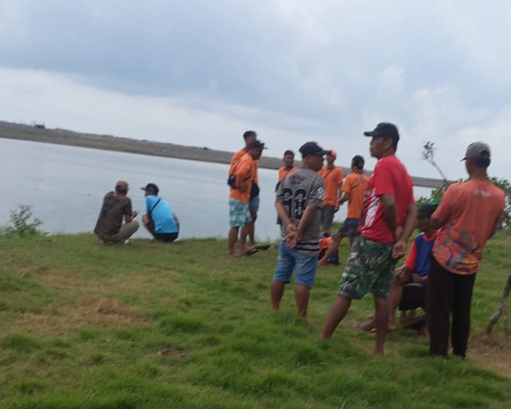 Tim SAR dan warga melakukan pencarian korban tenggelam di Kali Opak Bantul pada Sabtu 28 Maret 2026