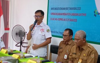 Pengurus Koperasi Merah Putih Landasan Ulin Timur menyampaikan laporan dalam RAT perdana Tahun Buku 2025 di Banjarbaru