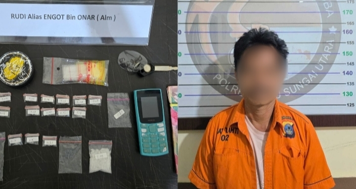 Tersangka R alias Engot dan barang bukti 27 paket sabu yang disita Satresnarkoba Polres Hulu Sungai Utara dalam kasus peredaran narkoba di Amuntai.