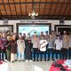 Wakapolres Tanah Laut Kompol Thomas Afrian menghadiri buka puasa bersama awak media di Mapolres Tanah Laut.