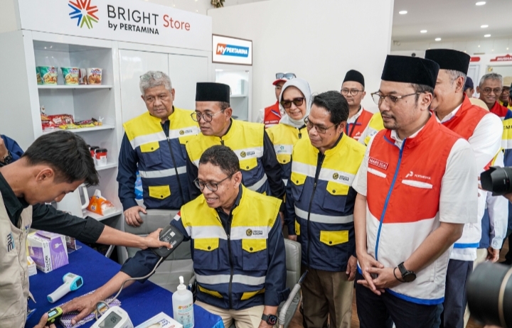 Wamen ESDM meninjau layanan kesehatan Serambi MyPertamina untuk pemudik di rest area tol Lebaran 2026.