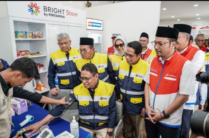 Wamen ESDM meninjau fasilitas Serambi MyPertamina di rest area Tol Batang untuk memastikan kesiapan layanan mudik.
