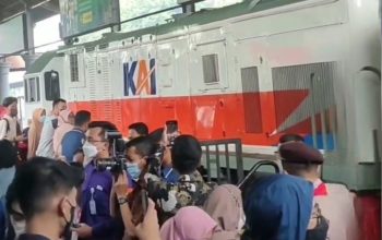 Pemudik Padati Stasiun Gubeng Surabaya, Penumpang Tembus 16 Ribu, Kereta Api Tetap Favorit