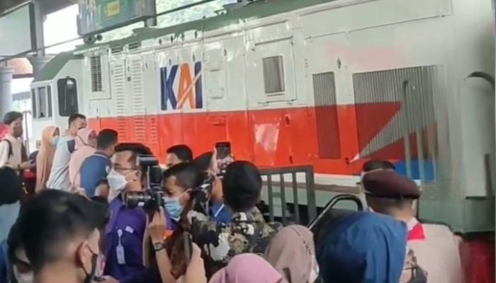 Pemudik Padati Stasiun Gubeng Surabaya, Penumpang Tembus 16 Ribu, Kereta Api Tetap Favorit
