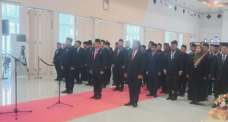 Bupati Sukamara melantik pejabat dan menekankan evaluasi kinerja ASN di Sukamara.