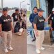 Wabup Tanah Laut H.M. Zazuli meninjau kawasan Pantai Batakan dan berbincang dengan warga saat lonjakan wisatawan Lebaran.