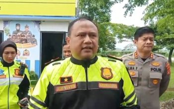 Wakapolda Jawa Barat memberikan keterangan kepada media saat meninjau arus balik di Tol Cipali, Majalengka.