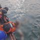 Tim SAR mengevakuasi korban tenggelam di perairan Seruyan menggunakan perahu karet dalam operasi pencarian.