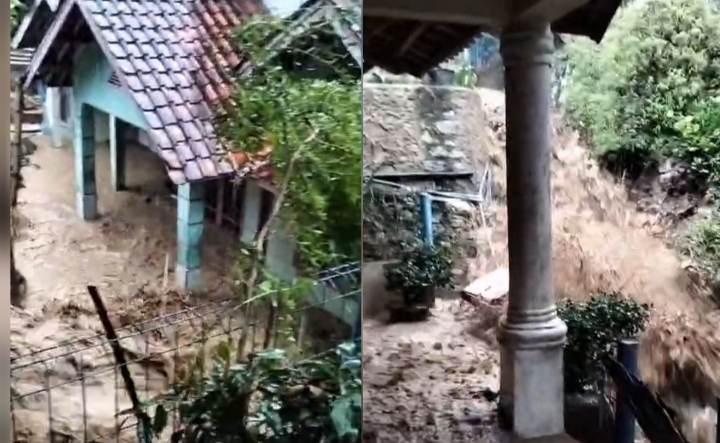 Banjir lumpur merendam rumah warga di Jatigede Sumedang akibat hujan deras dengan ketinggian lebih dari satu meter