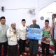 Pemkab Tanah Bumbu menggelar Safari Ramadan 1447 H di Masjid Jami Miftahul Huda Satui dan menyerahkan santunan serta hibah masjid