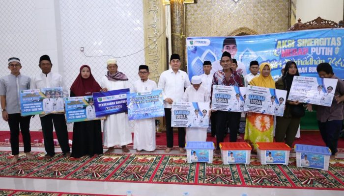 Safari Ramadan di Kusan Hilir, Bupati Tanah Bumbu Salurkan Bansos dan Gaungkan Gerakan Indonesia ASRI