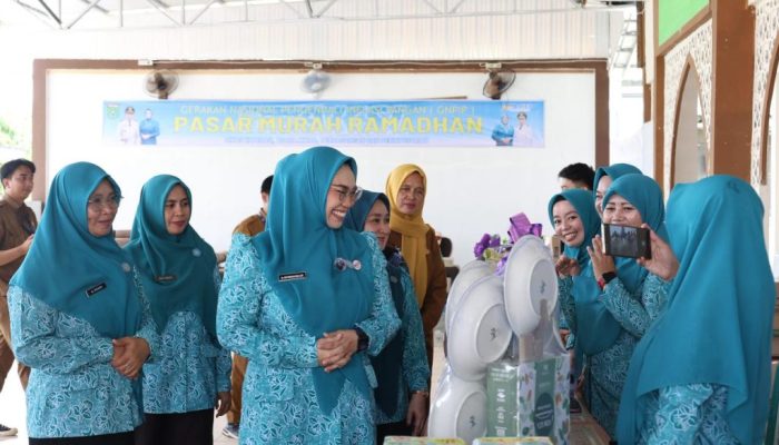 TP PKK Tanah Bumbu Gelar Pasar Murah Ramadan di Simpang Empat