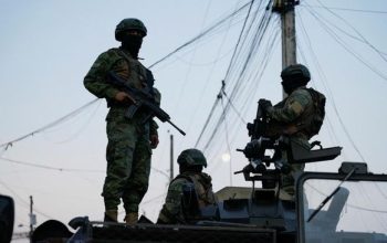 Pasukan keamanan Ekuador melakukan operasi penyisiran kejahatan di tengah meningkatnya kekerasan akibat kartel narkoba.