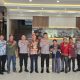 Kapolda Kalteng bersama perwakilan Koalisi Ormas Kalteng saat pertemuan membahas penyelesaian konflik lahan Kapuas di Mapolda Kalimantan Tengah.