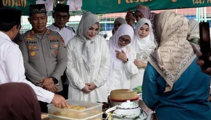 Buka Pasar Wadai Ramadan di Taman Banua Sanggam, Ketua DPRD Balangan Linda Wati Sebut Momentum Perkuat Ekonomi UMKM