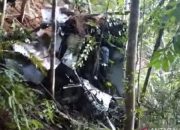 Breaking News: Helikopter PK-CFX Jatuh di Sekadau, 8 Orang Tewas