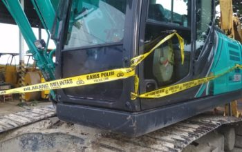 excavator disita dan dipasangi garis polisi dalam kasus tambang emas ilegal di tanah laut