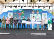 Bupati Tanah Bumbu Serahkan Hadiah Lomba Logo HUT ke-23