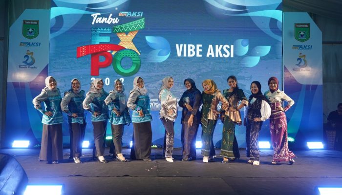 Dekranasda Tanah Bumbu Gelar Fashion Show Tenun Pagatan di Aksi Inovasi 2026
