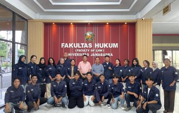 panitia living law ushp fakultas hukum universitas janabadra bersama dekan fakultas hukum universitas janabadra di yogyakarta