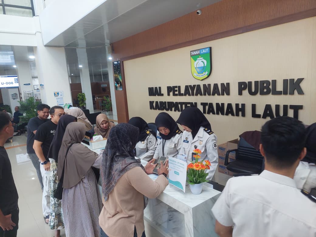warga mengurus paspor di mpp tanah laut pelaihari dengan layanan imigrasi yang lebih mudah dan cepat