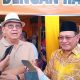 Roy Marten dan Habib Sayed Jafar diwawancarai media saat menghadiri acara halalbihalal Hanura Kalsel di Banjarbaru.