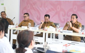 bupati pulang pisau memimpin rapat seleksi jpt pratama bersama jajaran pemerintah daerah
