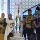 penyerahan piala juara umum mtq ke 56 kotabaru di acara penutupan tanjung seloka