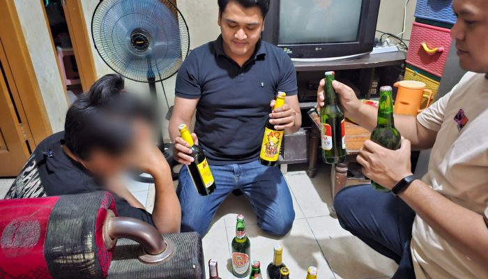 Polisi Sita 363 Botol Miras di Cirebon, Disembunyikan di Rumah Warga