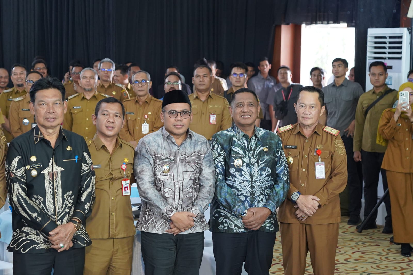 Wakil Bupati Tanah Laut H. M. Zazuli berfoto bersama pejabat daerah dalam kegiatan Musrenbang RKPD Kalimantan Selatan 2027 di Banjarbaru.