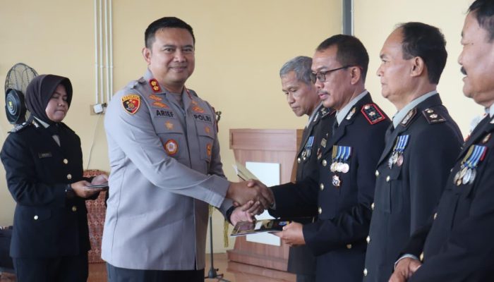 Enam Personel Polres Tanah Bumbu Purna Bhakti, Dilepas Penuh Haru