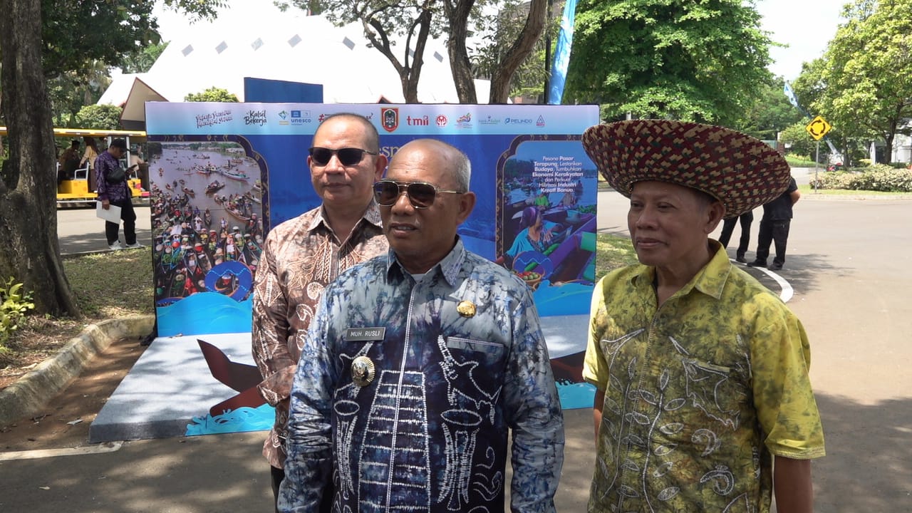 Bupati Kotabaru Muhammad Rusli menghadiri peresmian Pasar Terapung Kalimantan Selatan di TMII Jakarta bersama kepala daerah se-Kalsel.