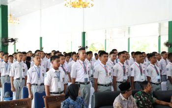 Puluhan siswa peserta seleksi calon Paskibraka Tanah Bumbu 2026 mengikuti kegiatan pembukaan seleksi di Pendopo Kantor Bupati Batulicin.
