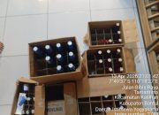 Barang bukti puluhan botol miras hasil penggerebekan outlet ilegal di Kasihan Bantul.