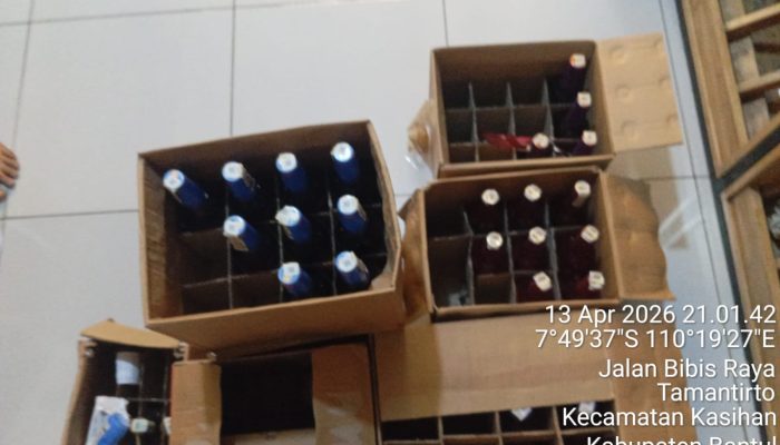 Polisi Gerebek Outlet Miras Ilegal di Bantul, 60 Botol Disita