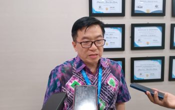 Pimpinan Cabang J Trust Bank Kalsel Joshua Thio menjelaskan pertumbuhan transaksi QRIS di Banjarmasin.