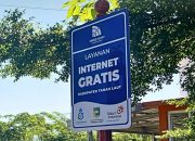 Papan layanan WiFi gratis di ruang publik Kabupaten Tanah Laut