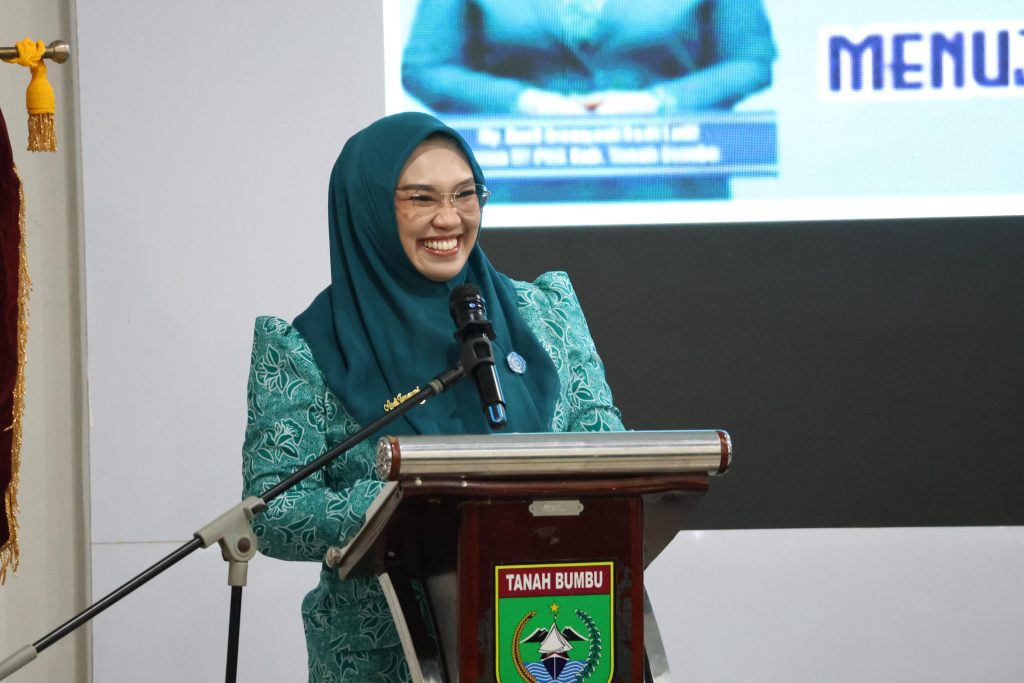 Ketua TP PKK Tanah Bumbu Andi Irmayani Rudi Latif saat pelatihan kader PKK di Batulicin