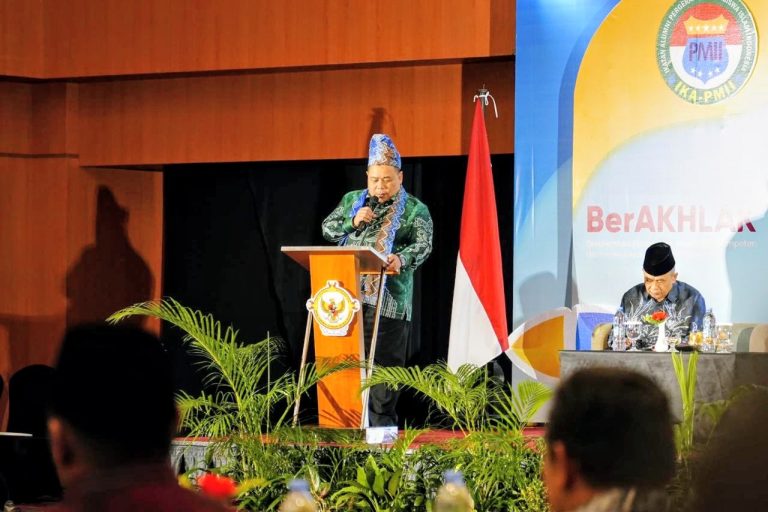 Khairul Umam IKA PMII Kalsel saat memberikan sambutan di Banjarmasin