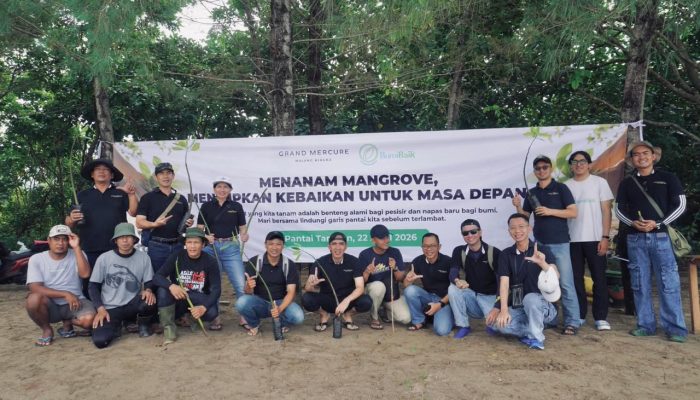 Grand Mercure Malang Tanam Mangrove di Pantai Tamban Peringati Hari Bumi 2026