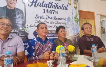 Pengurus PWI Kalsel mengikuti halalbihalal dan doa bersama di sekretariat PWI