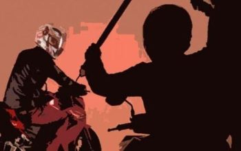 Ilustrasi geng motor melakukan penyerangan dengan senjata tajam di jalan raya