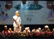 Habib Musthofa Al Haddar memberikan tausiyah pada Tabligh Akbar Desa Panggung Tanah Laut