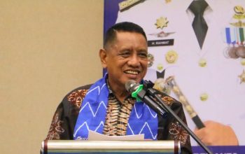 Wakil Bupati Tanah Laut memberikan sambutan pada pembukaan bimtek aparatur desa di Banjarbaru