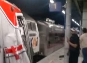 Tangkapan layar kerusakan KRL akibat tabrakan dengan KA Argo Bromo Anggrek di peron Stasiun Bekasi Timur.