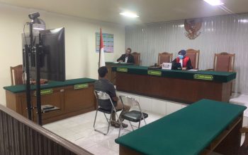 Sidang tipiring di Pengadilan Negeri Tabalong terhadap warga yang menjual minuman beralkohol tanpa izin.