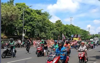 Ribuan Ojol Kepung Surabaya, Tuntut Tarif Adil dan Hapus Program Aplikator