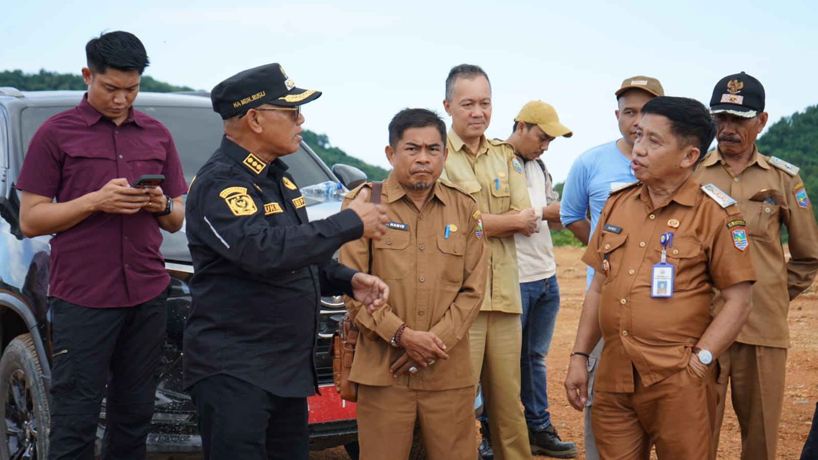 bupati kotabaru muhammad rusli tinjau lahan kota mandiri pulau laut kepulauan