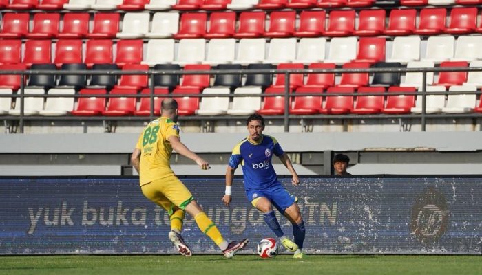 Derbi Jatim Memanas! Persebaya Hancurkan Arema 4-0, Rivera Bersinar